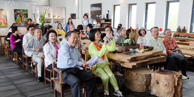 許董事長認為「創新、文化的結合，正是我們國藝之友所要支持的！」