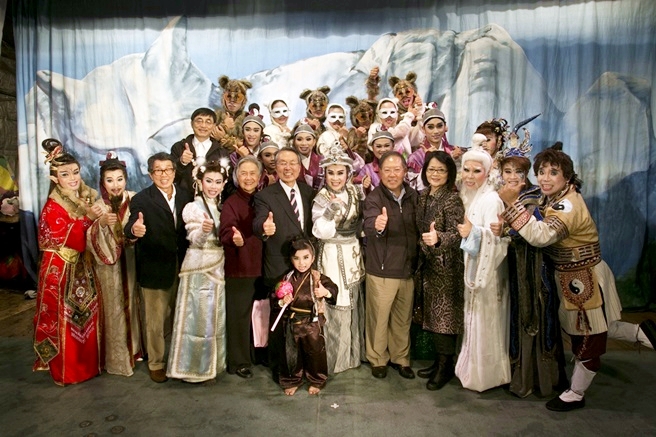 許董事長大力支持國藝會推出的各項藝文專案，陸續贊助了國藝會2007、2008年的「科技藝術創作發表」教育與推廣專案，以及第六屆「歌仔戲製作及發表專案補助計畫」。