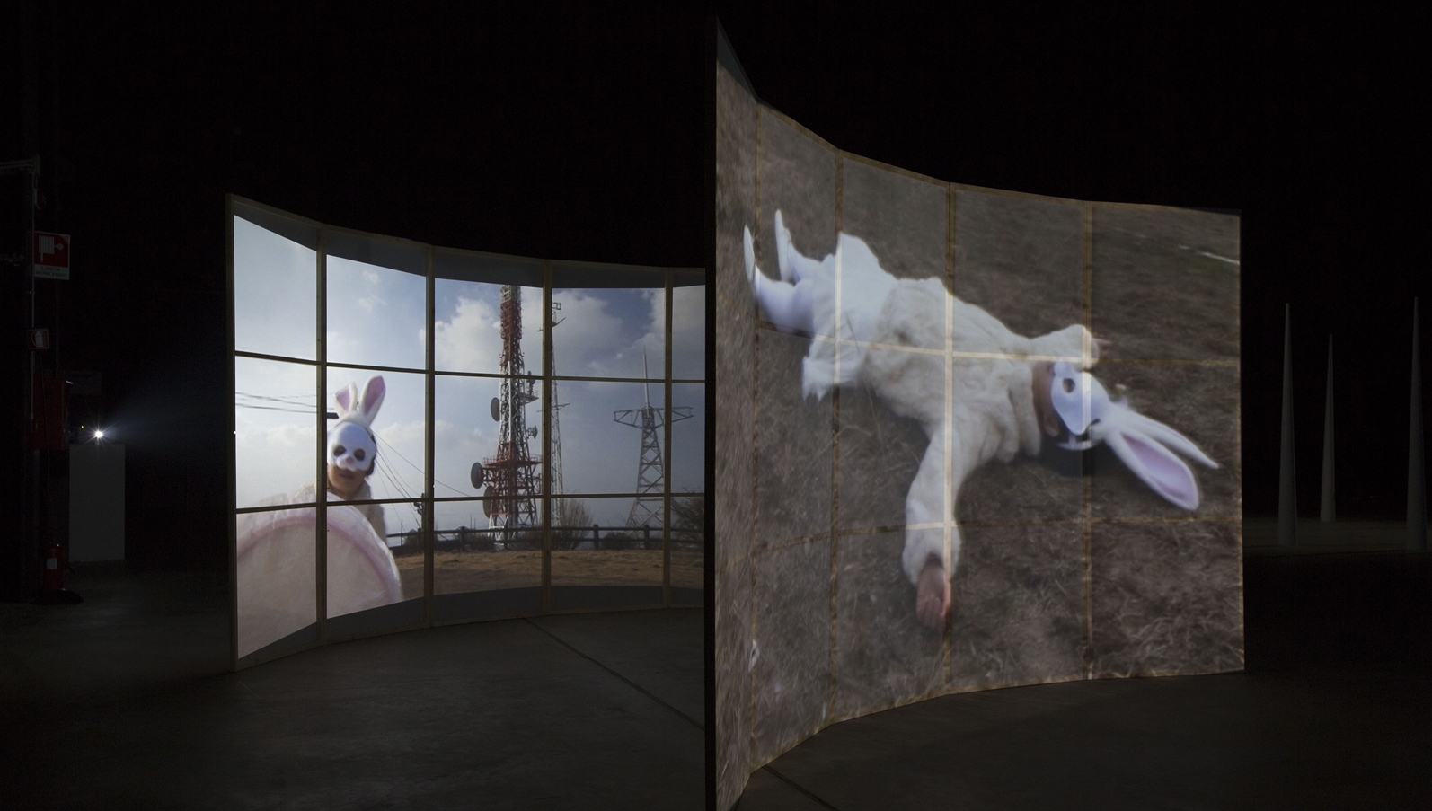 2018 BMW Tate Live Exhibition : Ten Days Six Nights: Joan Jonas, "Double Lunar Rabbits", Installation (2012), Light Time Tales, Hangar Bicocca, 2014-2015.（Photo©BMW AG）