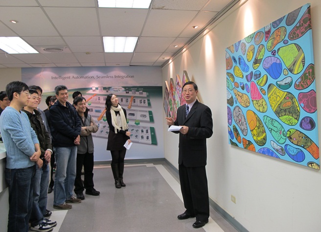 新店「企業藝廊」於今年一月開幕,圖中致詞者為研華IAG事業群總經理吳明欽先生。