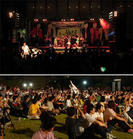 智原戶外草地舉辦第三屆「2008智原草地音樂日」，今年邀請了陳昇與新寶島康樂隊現場演出，整體活動對外開放，台上台下草地同樂。（智原科技提供）
