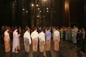 2006年國藝之友親近藝文活動前往觀賞「無垢舞蹈劇場」的演出,並與團隊成員對談。