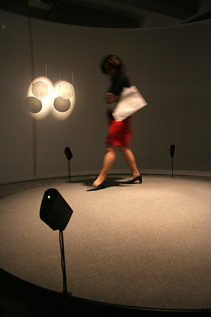 「異響B!AS——國際聲音藝術展」作品。Marc Behrens《東京之圓》（Tokyo Circle）．互動聲音裝置．2000。（攝影／游崴）