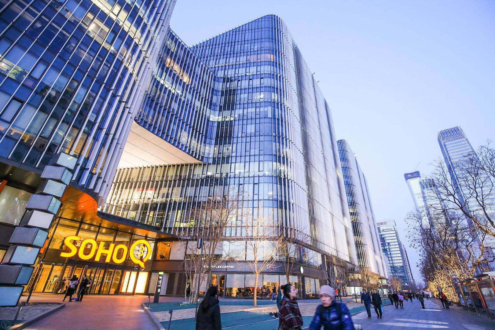 SOHO中國集團，是創辦人潘石屹與張欣夫婦，於1995年共創，目前是北京最大的房地產開發商和中國最大的甲級寫字樓開發商。
