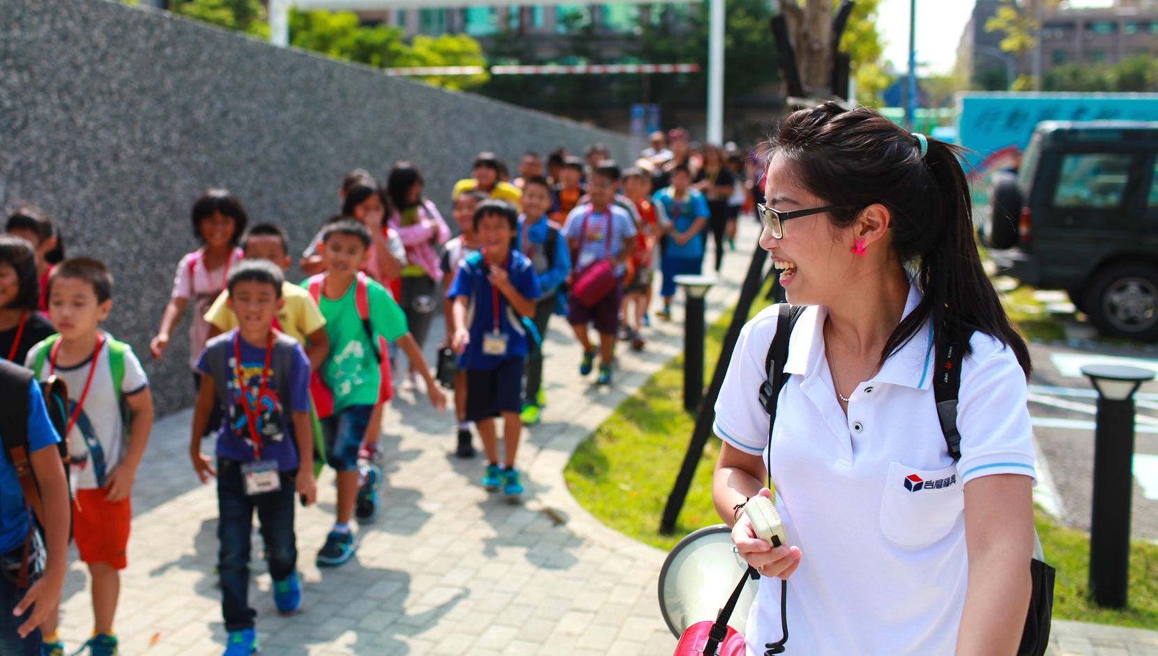 台灣福興企業員工擔任志工，負責活動執行並帶領小朋友。