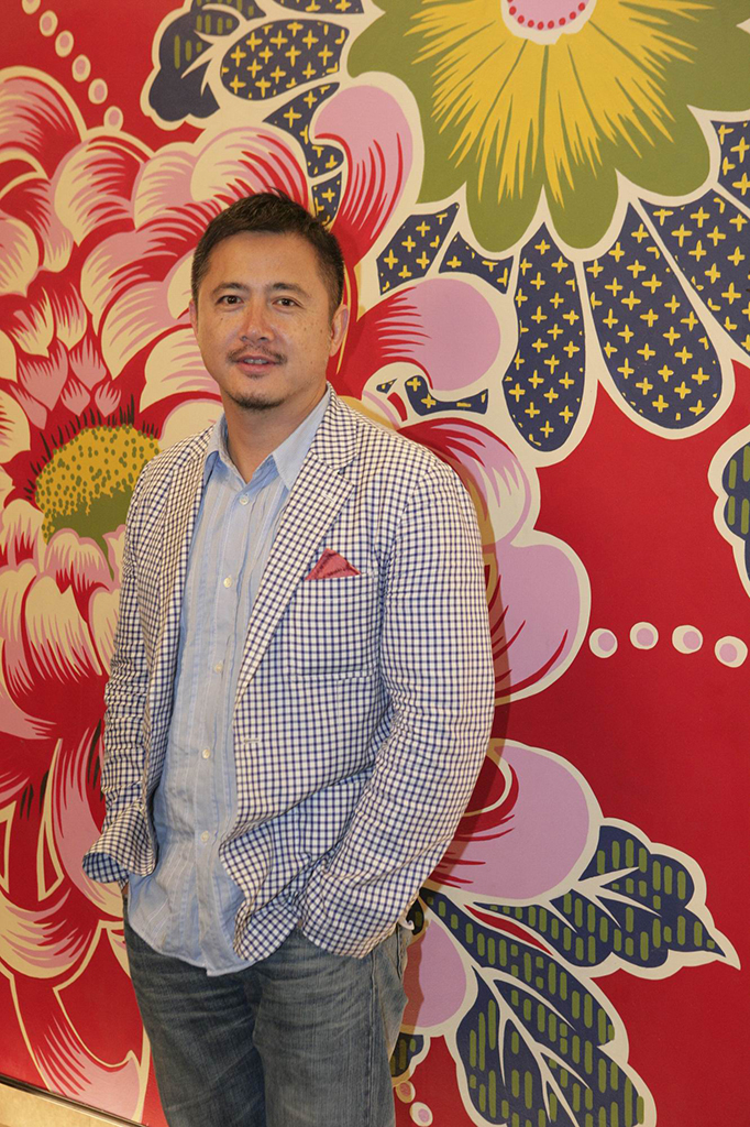 2006年台北中山旗艦店開幕時，即邀請台灣藝術家林明弘擔任藝術總監。