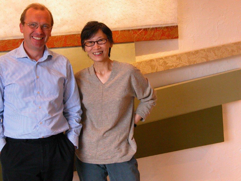 陳慧嶠是格蘭菲迪與台灣當代藝術圈之間的重要媒介。此為她與與格蘭父子洋酒公司的現任總裁彼得．高登（Peter Gordon）的合影。