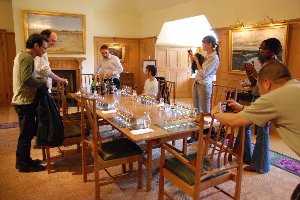 藝術村規劃了品酒活動，期望藝術家可以從中體會單一純麥威士忌的精神。