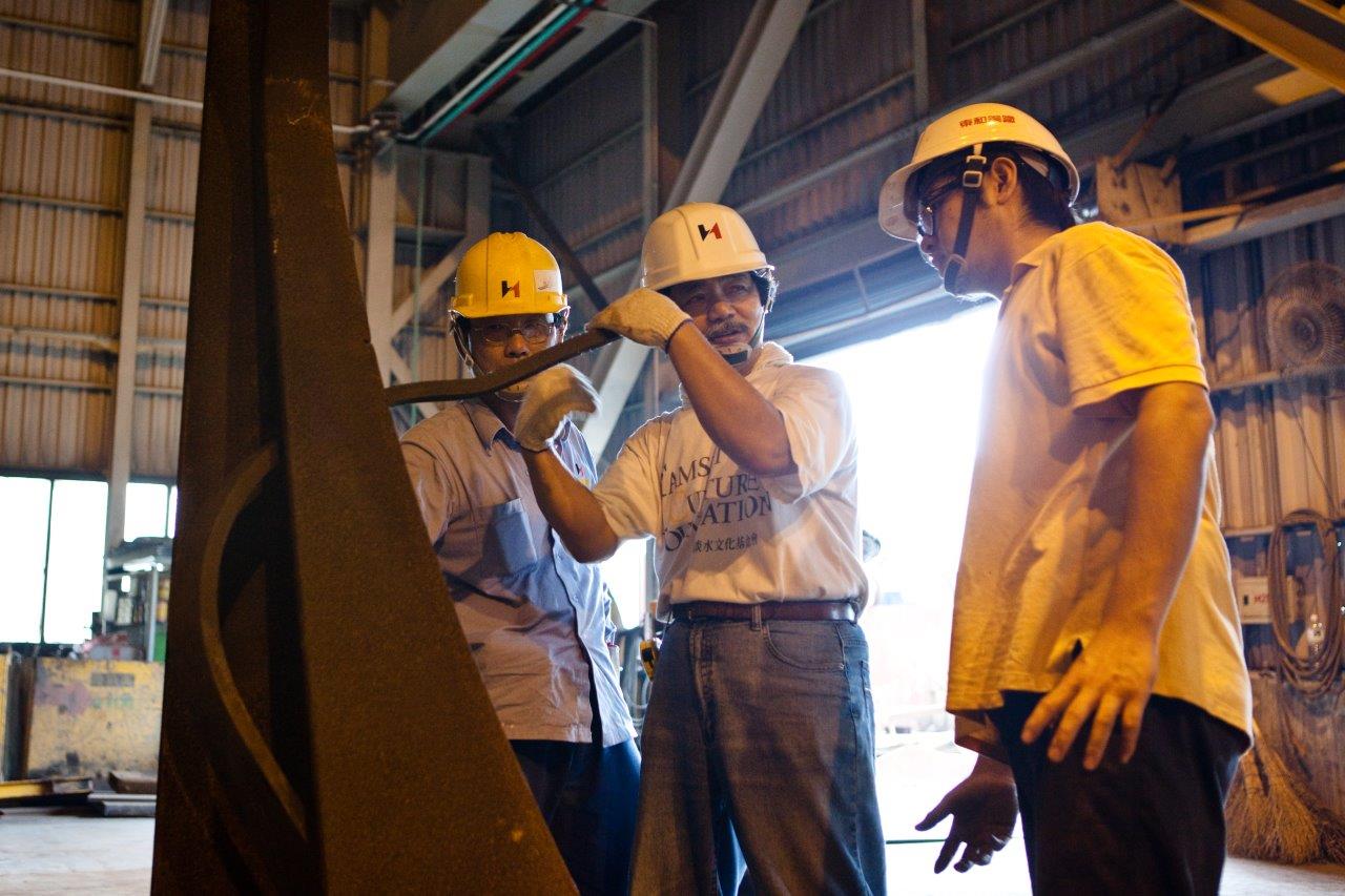 東鋼駐廠專案是一個開創性的、實驗性的計畫，張子隆和東鋼現場的工班們，就站在開疆闢土的第一線，以身試煉。