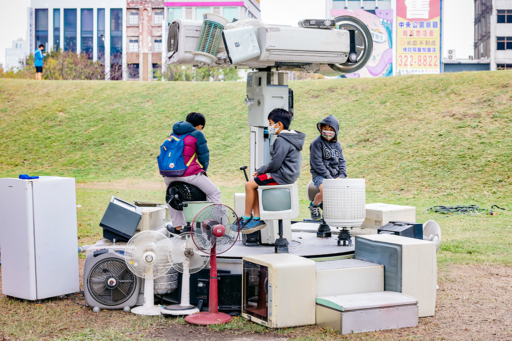 「高雄公共藝術祭：奧拉之城II」展出作品，廖建忠《運転生活的終點站》。