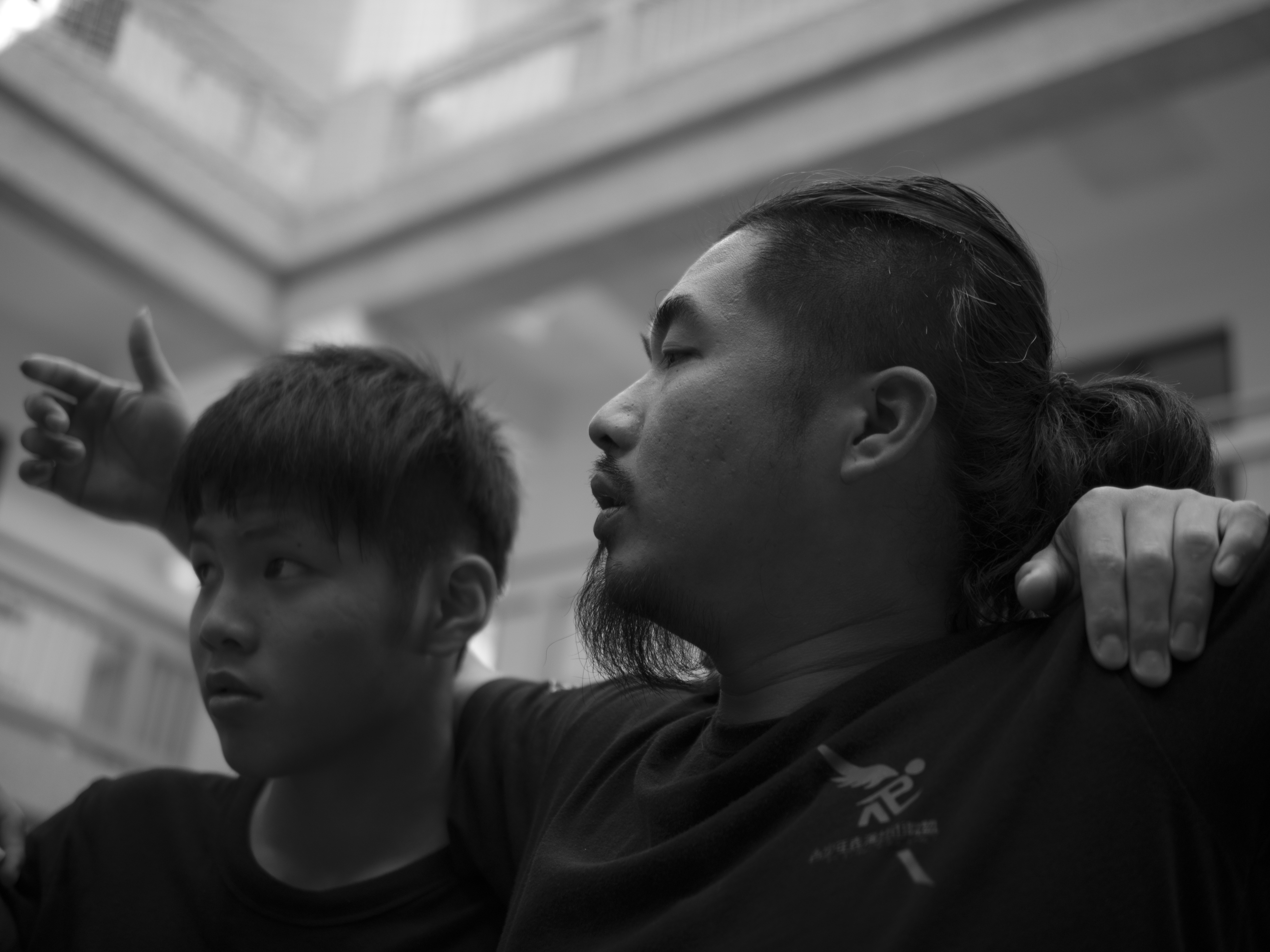 2014年，余浩瑋展開「風箏計畫」，走入安置機構帶領戲劇工作坊。