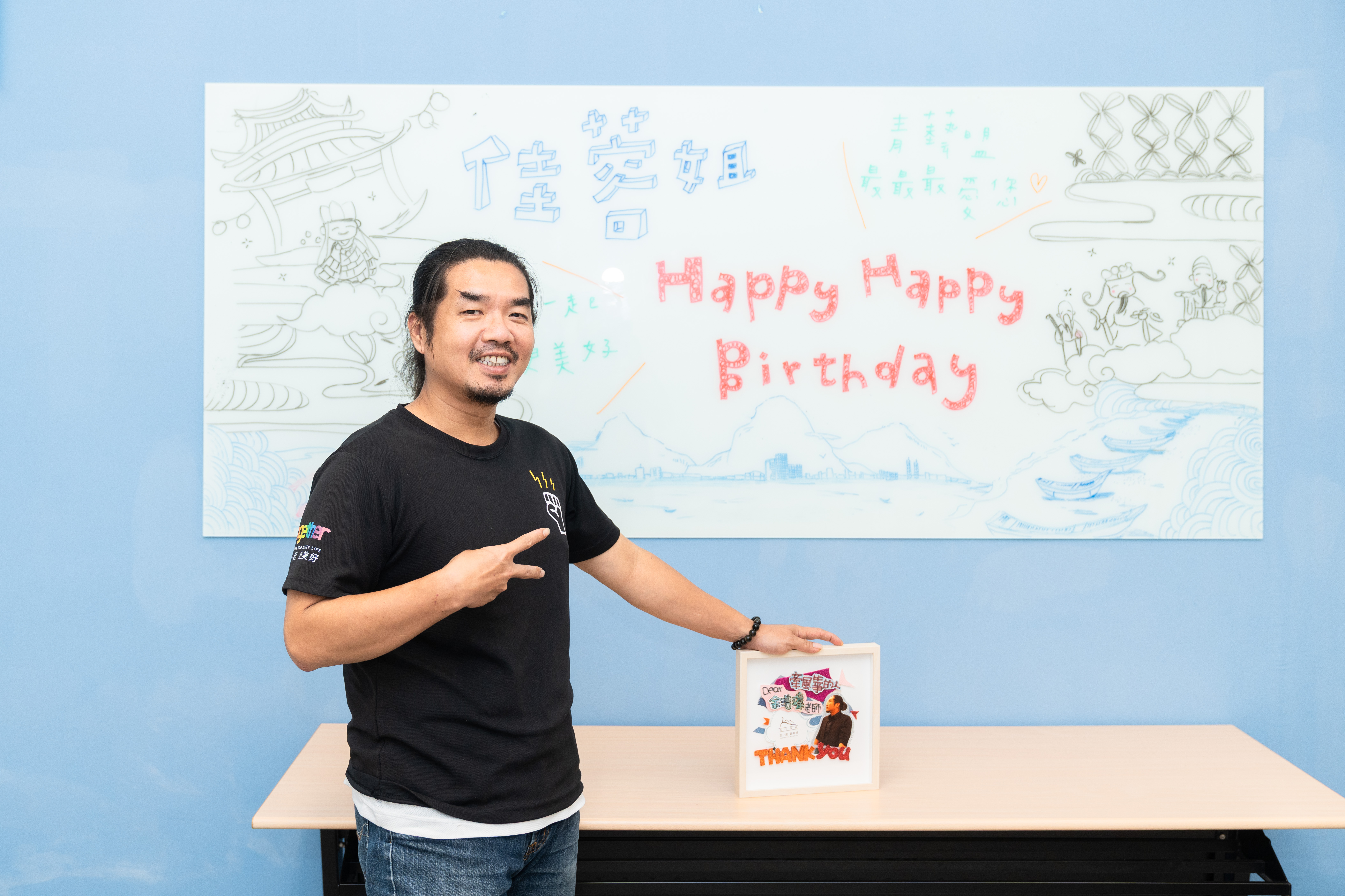 青藝盟為磊山保險經紀人公司董事長李佳蓉生日祝賀特別設計之禮物。（攝影／林家賢）