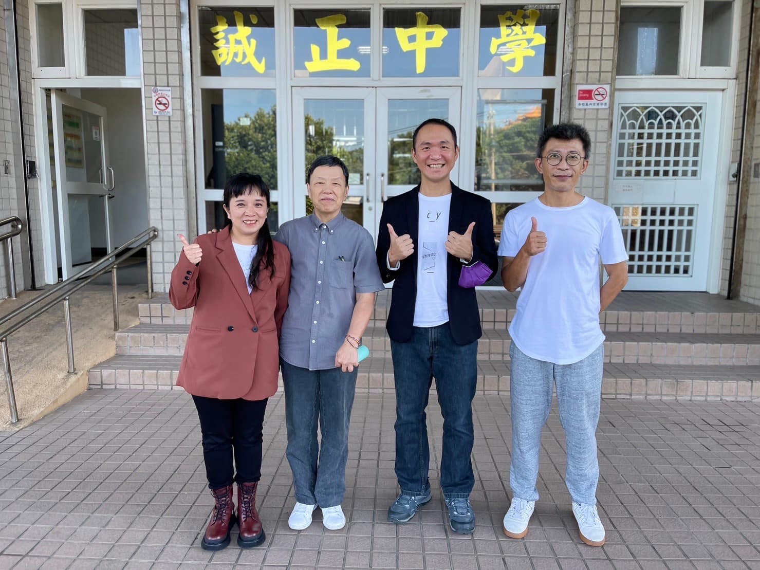 自2021年起，聯電文教基金會啟動為期兩年的「高關懷戲劇教育計畫」，由王小棣等人帶領誠正中學學生進行戲劇與身體訓練。左起：何蕙萍、王小棣、簡志峰、江仲敏。