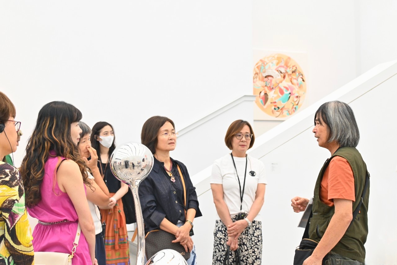 高美館邀請藝術家梁任宏為「高美之友」進行專場導覽。