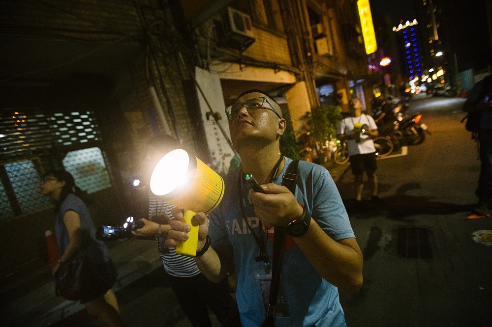 彷彿若有光——訪中強光電文化藝術基金會